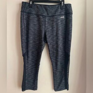 AVIA ATHLETIC MEDIUM WOMENS GREY BLACK WHITE HEATHERED MESH CUT ACTIVE CAPRIS